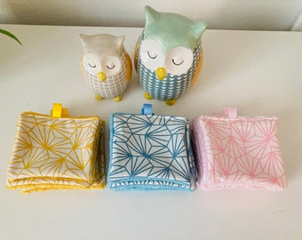 Set of 5 yellow geometric makeup remover wipes