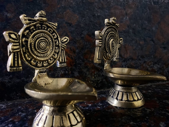 9 Inch Brass Perumal Sangu Chakra Kuthu Vilakku or Vishnu Deepam