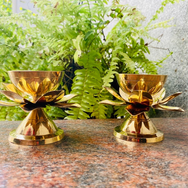 Small Brass Lotus Lamp or Lotus Diya (Oil Diya, Agal Vilakku, Brass Karthigai Agal, Oil Lamps, Lakshmi Diya)