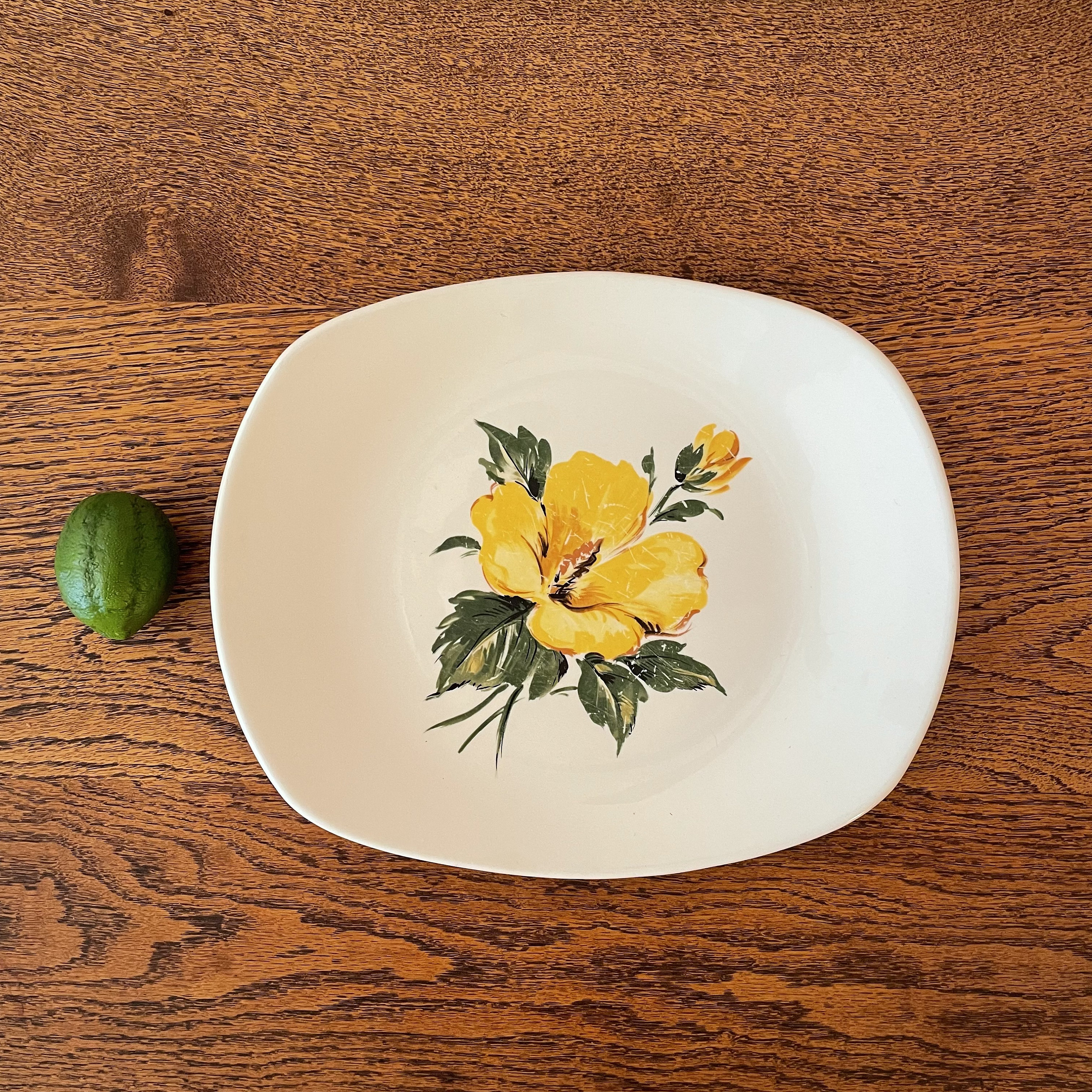 HARMONY HOUSE オーバルプレート 花柄 Your Choice of Yellow Hibiscus Oval Serving Platters by Harmony