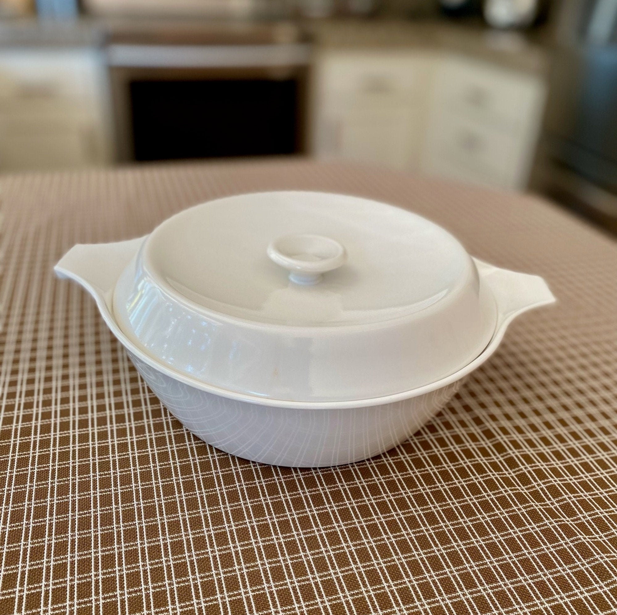 White 1 1/2 Quart Centura Saucepan With Lid by Corning White 1 1/2 Quart Centura Saucepan With Lid by Corning