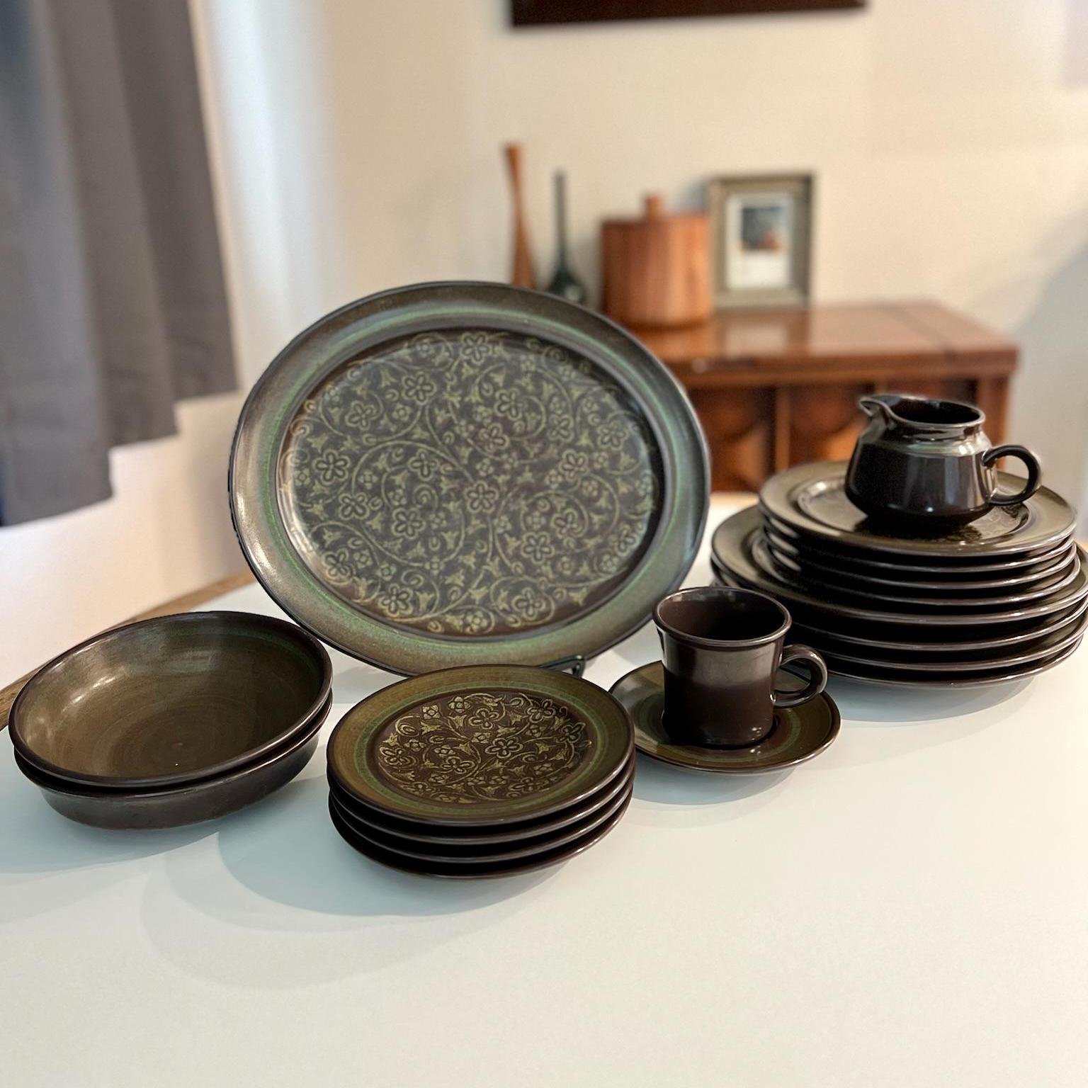 UK モダン ミッドセンチュリー ヴィンテージ プレー 大皿 レトロ Sets of Vintage Madeira Olive Green Dishes by Franciscan
