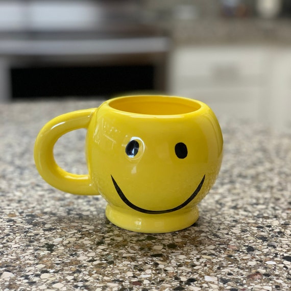 Vintage Smiling Face Coffee Tea Mug Cup 12 Oz 3 1/4" Tall x 4" Wide Brown USA 