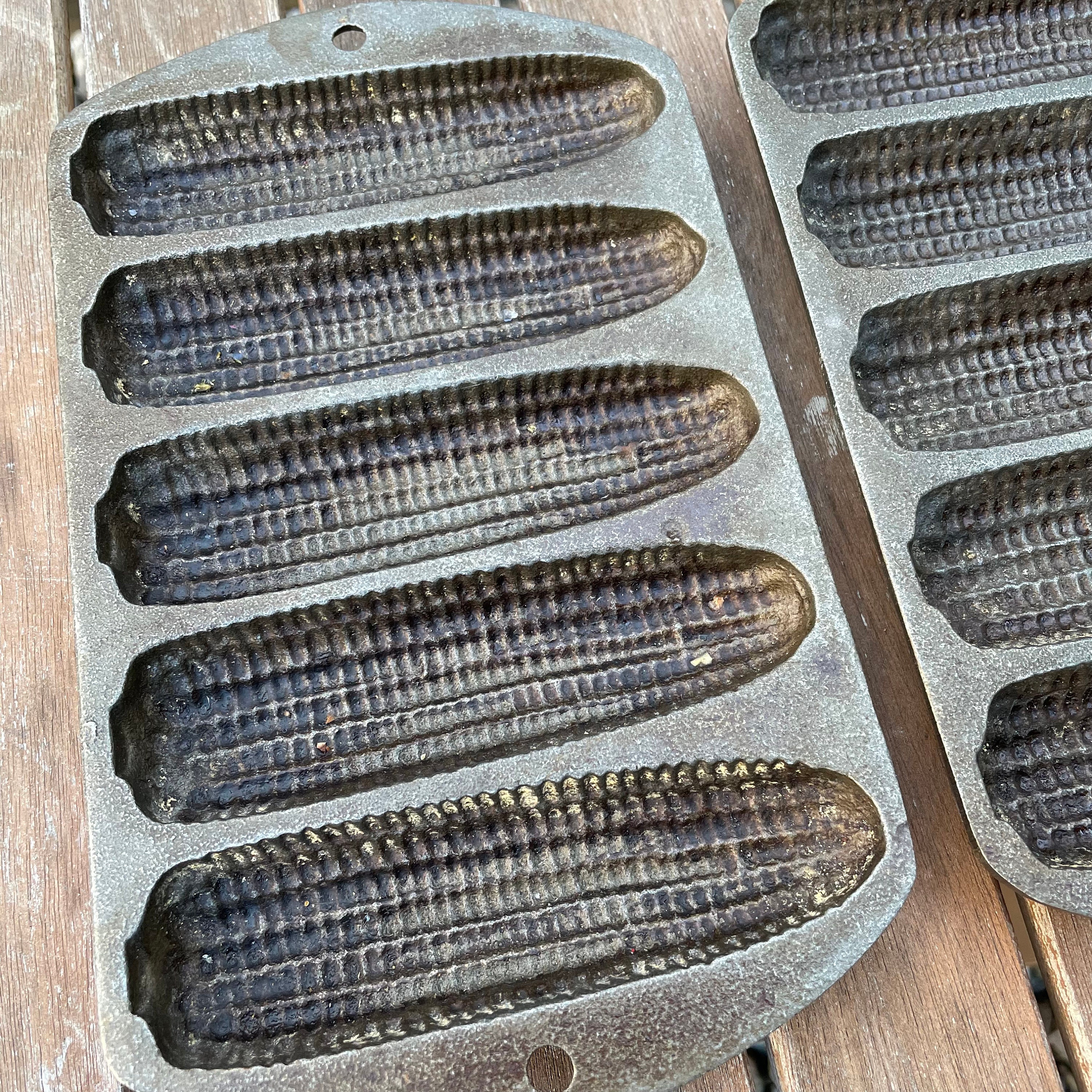 Vintage Cast Iron L1 Mold 5 Corn Muffin Pan by Lodge Vintage