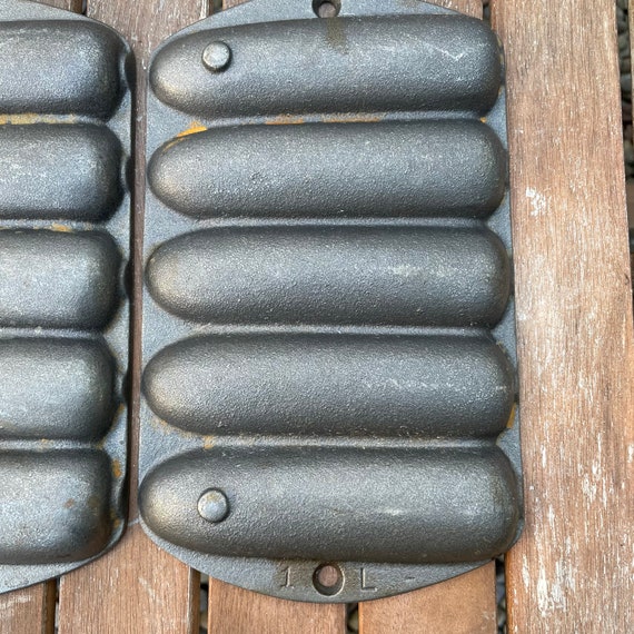 LODGE CAST IRON MUFFIN PAN