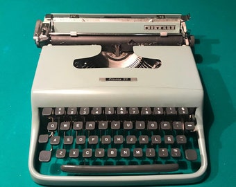 Olivetti Pluma 22 Sky Blue Color