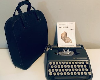 Smith & Corona &quot;Skyriter&quot; Typewriter Grey Color (Original case) Great Conditions