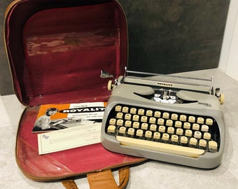ROYAL &quot;Royalite&quot; Typewriter Grey Color (Original case) Great Conditions