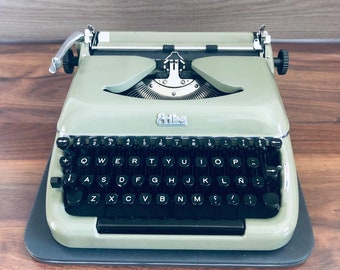 Spectacular Erika Vintage Typewriter Green Green Color Excellent Conditions