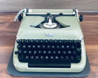 Espectacular Maquina de Escribir Erika Vintage Color Verde Excelentes Condiciones