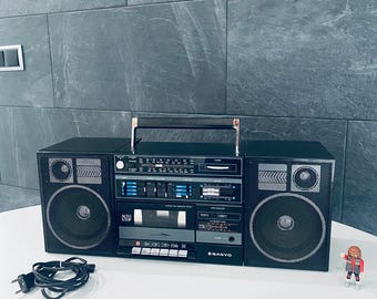サンヨー ロボ 01 象徴的なラジカセ、テープレコーダー、ラジオコンボ