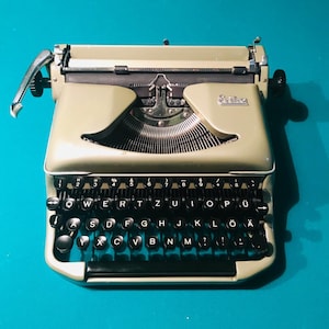 Erika Model 11 typewriter Green Grey Color - Good Conditions
