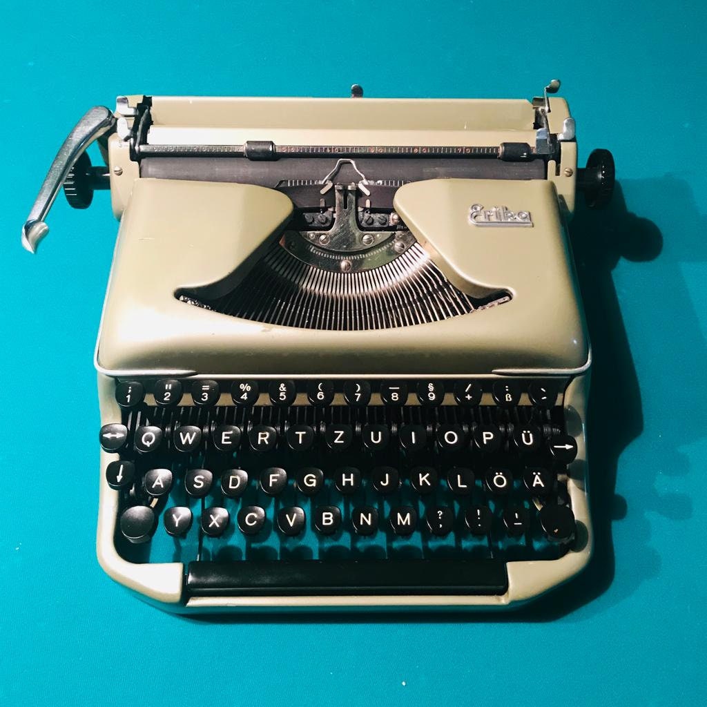 Erika Model 11 typewriter Green Grey Color - Good Conditions