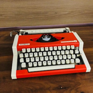 Original Retro Red / White Olympia Traveller De Luxe Typewriter... In Good Condition.
