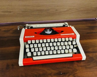 Original Retro Red / White Olympia Traveller De Luxe Typewriter... In Good Condition.
