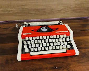 Original Retro Red / White Olympia Traveller De Luxe Typewriter... In Good Condition.