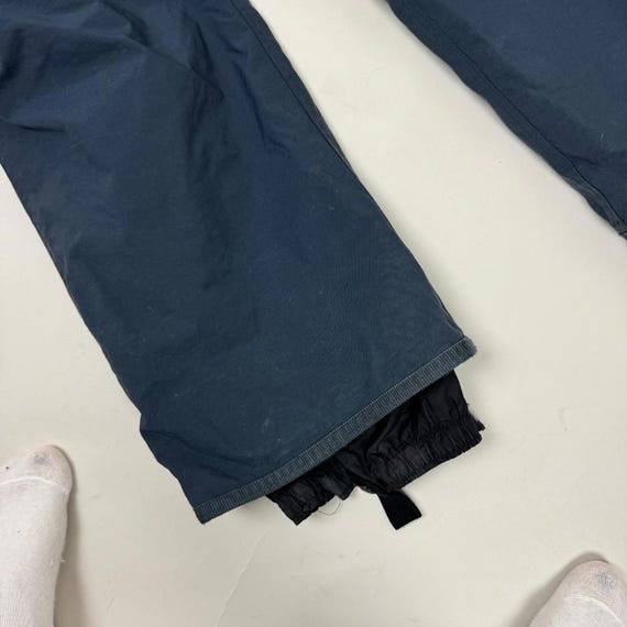 nike acg スキーウェア ズボン 青 街、山、荒野で活躍する〈NIKE ACG