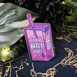 AUFKLEBER MATT: Dumb Bitch Saftkarton Die Cut Aufkleber