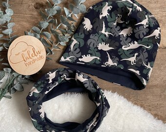Beanie Set Mütze Loop Kinder Jungen Dino grau Dinosaurier handmade NEU Beanie Set Mütze Loop Kinder Jungen Dino grau Dinosaurier handmade NEU