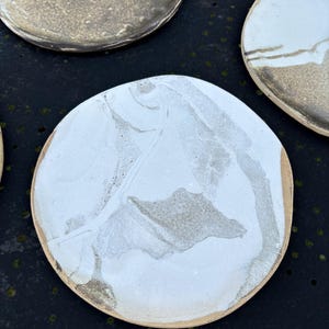 Large white plate in speckled stoneware, unique piece handmade, French artisanal ceramic