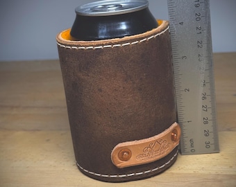 Full-Grain Leather Can Holder – Handmade Beer Sleeve – Western Drink Cooler – Gift for him/Gift for her | Personalized -name, initials, date