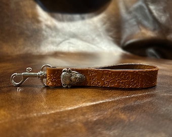 Handgefertigter Schlüsselanhänger aus echtem Vollrindleder – robustes Lederaccessoire – Geschenk für Sie und Ihn