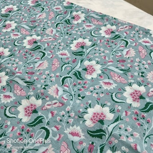 Cambric cotton floral printed fabric, Indian Quilt cotton fabric, sewing craft, soft lightweight cotton dress material, kimono fabric