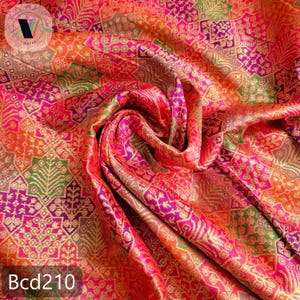 Tela jacquard inspirada en Banarasi / Brocado de poliéster grueso / 112-114 cm de ancho / Tela resistente para manualidades / Tapicería, blusas, decoración / Se vende cortada a medida imagen 7