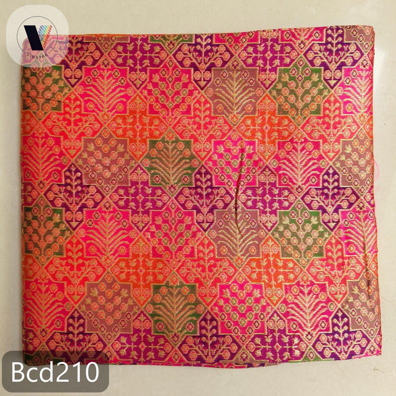 Tela jacquard inspirada en Banarasi / Brocado de poliéster grueso / 112-114 cm de ancho / Tela resistente para manualidades / Tapicería, blusas, decoración / Se vende cortada a medida imagen 16