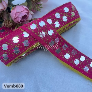 3 cm Vintage hand Embroidery up-cycled Indian sari trim, antique ethnic galon, jewellery making, jacket embellishment, Wall Décor ribbon