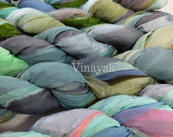 Knitsilk Filato in seta riciclata Shibori Sari, blu, ideale per uncinetto, lavoro a maglia, ricamo e creazione di gioielli, filato per nastro dalla consistenza sostenibile e unica, 50 g/m², 27,4 m