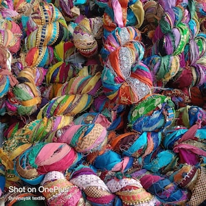 Ruban de soie mélangée brodé au poids, ruban recyclé en soie sari multicolore assortie Tissage tricot, arts de la fibre, bord flou, fil de ruban
