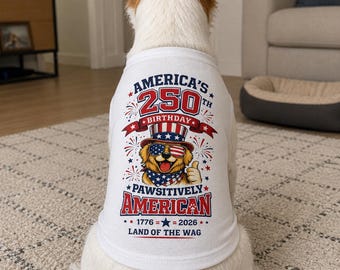 Koszulka dla psa Pawsitively American | Koszulka dla zwierzaka z okazji 250. urodzin Ameryki | Strój na 4 lipca | Patriotyczne ubranka dla psa | Prezent dla psa z USA 1776 2026