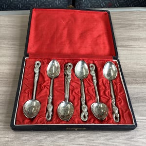 Seltener antiker Boxed Set von 12 russischen Nagasaki Massiv Silber Schlangen Löffel 166g
