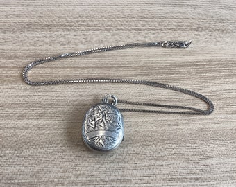 Small Antique Victorian Aesthetic Movement Vintage Sterling Silver Locket