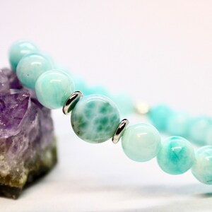 Bracelet de perles de larimar authentique et de jade bleu clair infusé de Reiki pour la guérison chargée pour homme ou femme OCEAN image 3