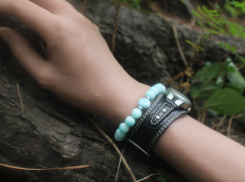Bracelet de perles de larimar authentique et de jade bleu clair infusé de Reiki pour la guérison chargée pour homme ou femme OCEAN image 4