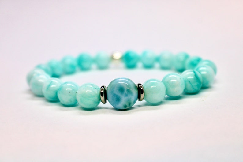 Bracelet de perles de larimar authentique et de jade bleu clair infusé de Reiki pour la guérison chargée pour homme ou femme OCEAN image 2