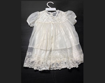 Robe de baptême avec sous-couche par Little Folks vintage 1960