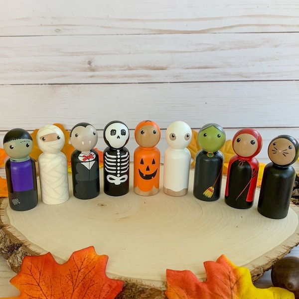 Halloween "trick or treat" Peg People, Painted Peg Dolls, / Cake topper / Halloween decorations