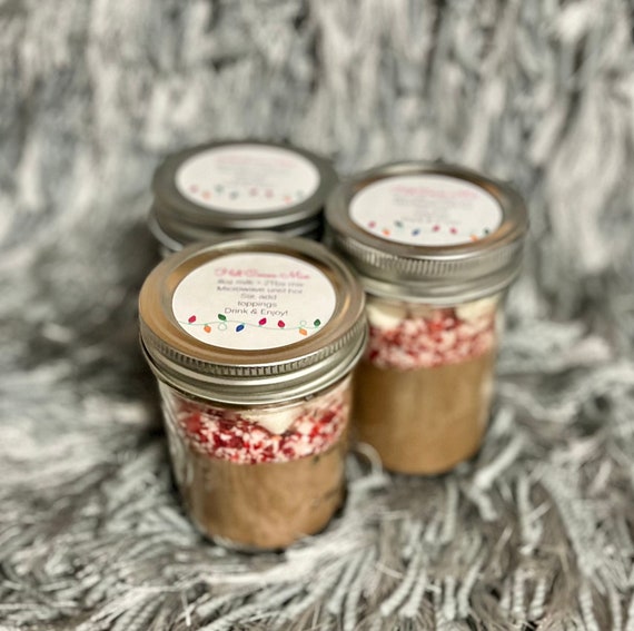 8oz Hot Cocoa Mason Jars // Mason Jars Hot Cococa // Christmas Gifts // Christmas Mason Jar Hot Cocoa // Hot Cocoa // White Elephant Gift
