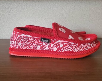 red nike slippers
