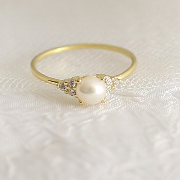 14K Gold Diamond Pearl Ring,Dainty Freshwater Pearl Ring,Natural Pearl Ring With Diamond,Engagement Ring,QW53