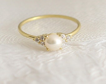 14K Gold Diamond Pearl Ring,Dainty Freshwater Pearl Ring,Natural Pearl Ring With Diamond,Engagement Ring,QW53
