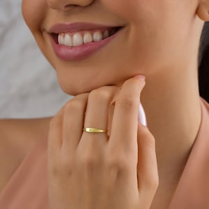 Petite chevalière en argent sterling 925, bague personnalisée, chevalière, cadeau personnalisé, bague lettre, cadeau pour elle, cadeau de demoiselle d'honneur, QW09