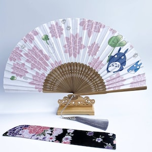 Éventail pliant japonais, Totoro rose, Éventails en soie, Éventail design en bois,