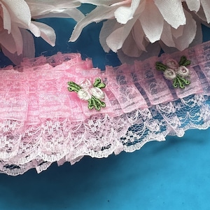 1 1/2 inch wide ruffled lace with roses selling by the yard/select rose color
