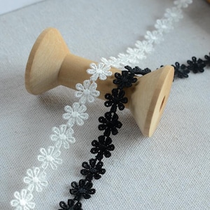 1/2 inch wide daisy trim ribbon white or black color  price per yard