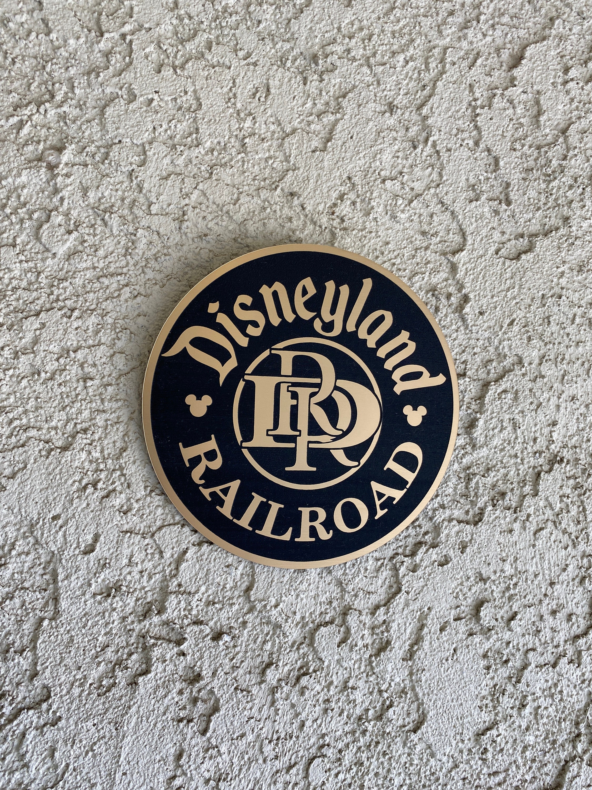 Disneyland Railroad 40周年記念プレート　シリアルナンバー Disneyland Railroad Magnet - Etsy