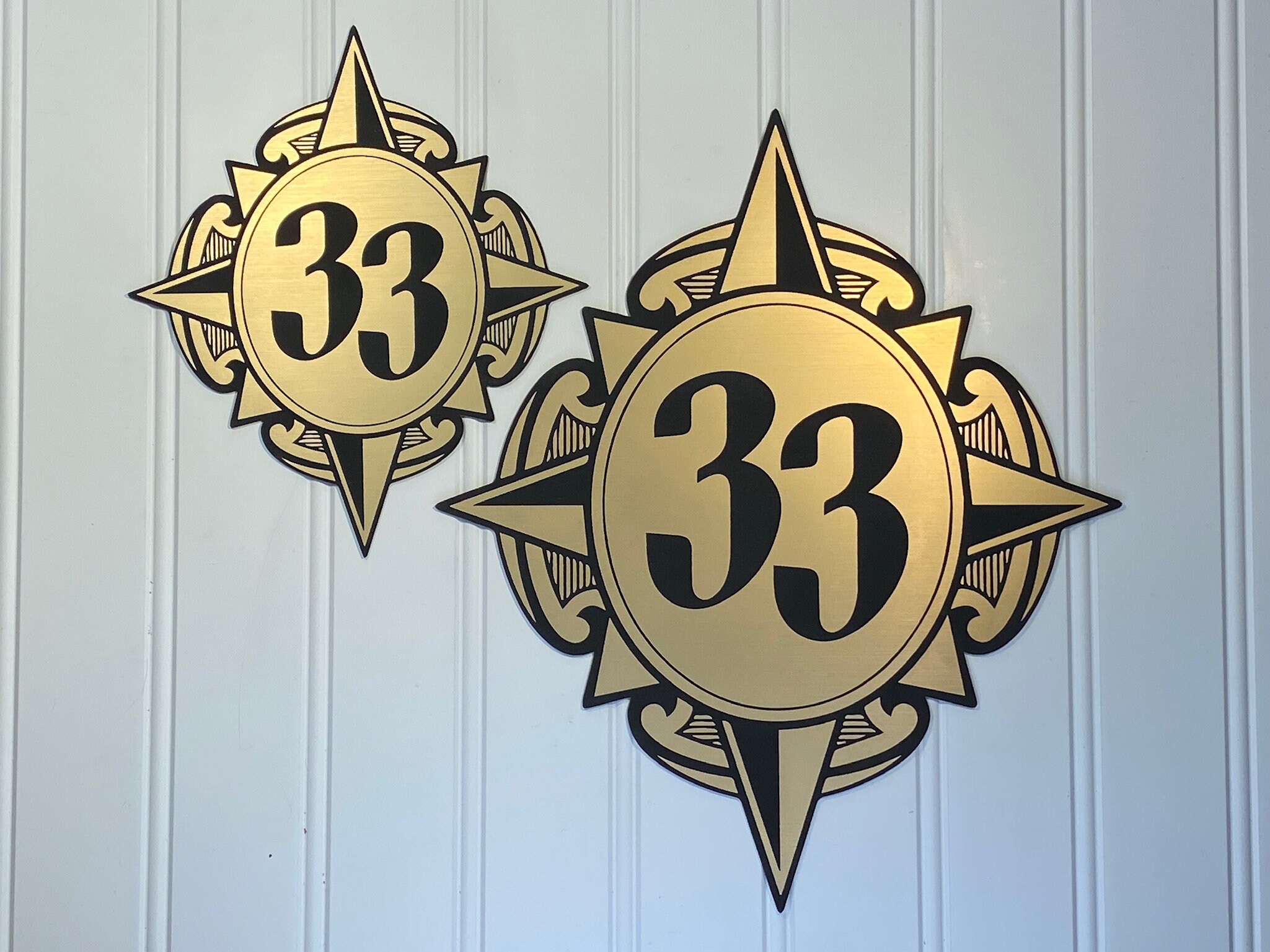 Broche Club 33 - Épingle De Collection - Occasion (peut Avoir été Portée)